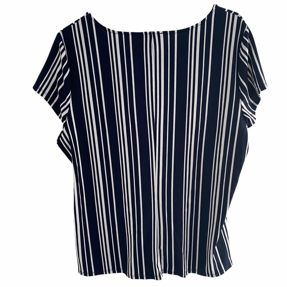 Adrianna Papell navy white twist front top med - Picture 6 of 6